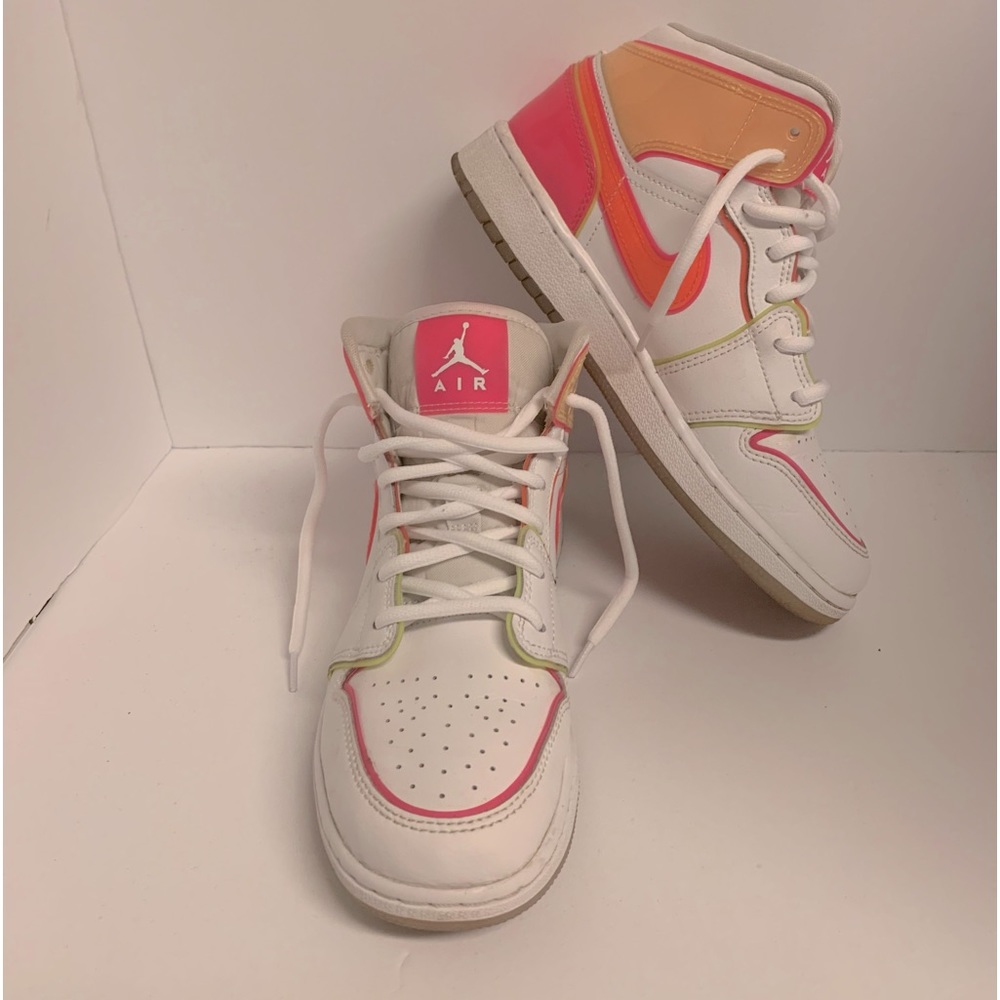 Jordan 1 Mid Edge Glow